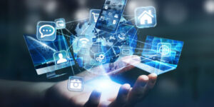 Con este contenido de curso profesional el alumno aprenderá el concepto de la transformación digital y las nuevas tecnologías que están siendo el motor de dicha transformación, abarcando los perfiles de directivo ágil y del cliente, así como la creación de nuevos procesos para la integración y optimización de proveedores, considerando la importancia de las personas que intervienen en la transformación y los aspectos necesarios para que ésta tenga un buen fin.