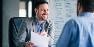 Con este contenido de curso profesional el alumno aprenderá a poner en funcionamiento los mecanismos necesarios para resolver la falta de personal, abarcando una identificación de necesidades y buscando siempre la optimización de los recursos, así como de los tiempos invertidos.