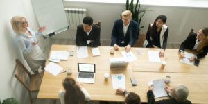 Con este contenido de curso profesional el alumno aprenderá a identificar los canales y técnicas de reclutamiento más adecuados al perfil demandado, abarcando el análisis de necesidades de la empresa y las diferentes pruebas de selección, así como la elaboración de informes para la decisión final.