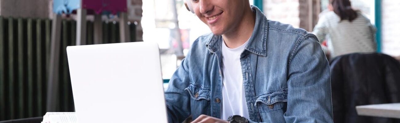 Empieza a formar virtualmente a tus estudiantes o empleados de manera simple, rápida y a bajo costo. Implementamos la plataforma para educación virtual más usada en el mundo.